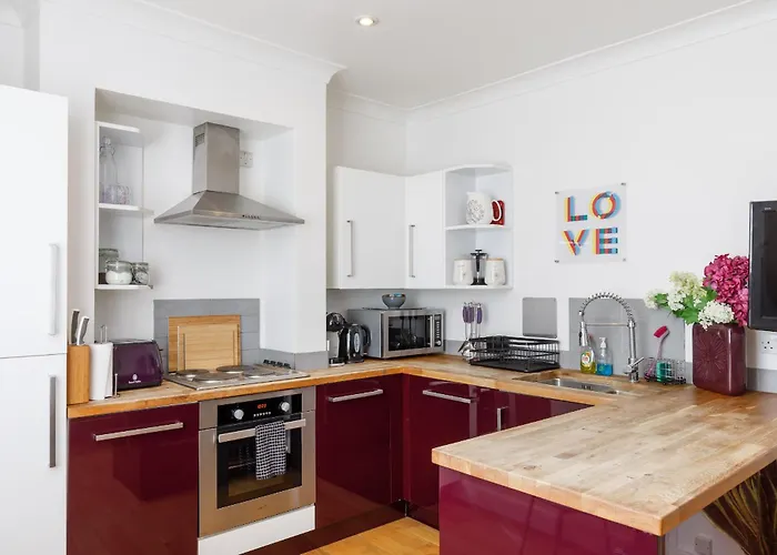 Trendy Central 1 Bed Flat With Roof Terrace