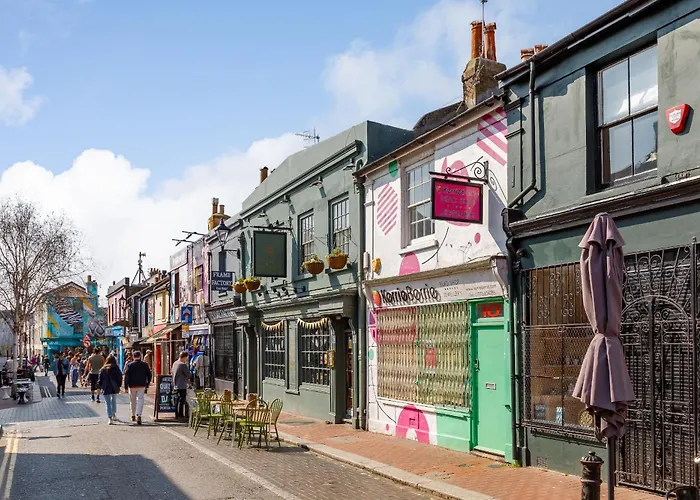 Trendy Central 1 Bed Flat With Roof Terrace