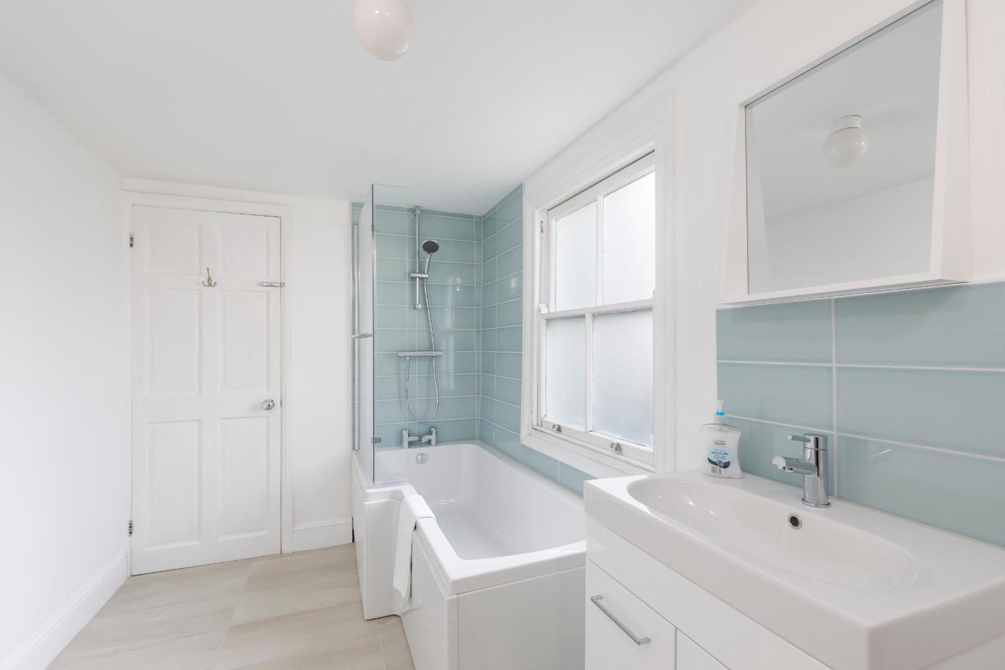 Trendy 1 Bed Flat With Roof Terrace Brighton