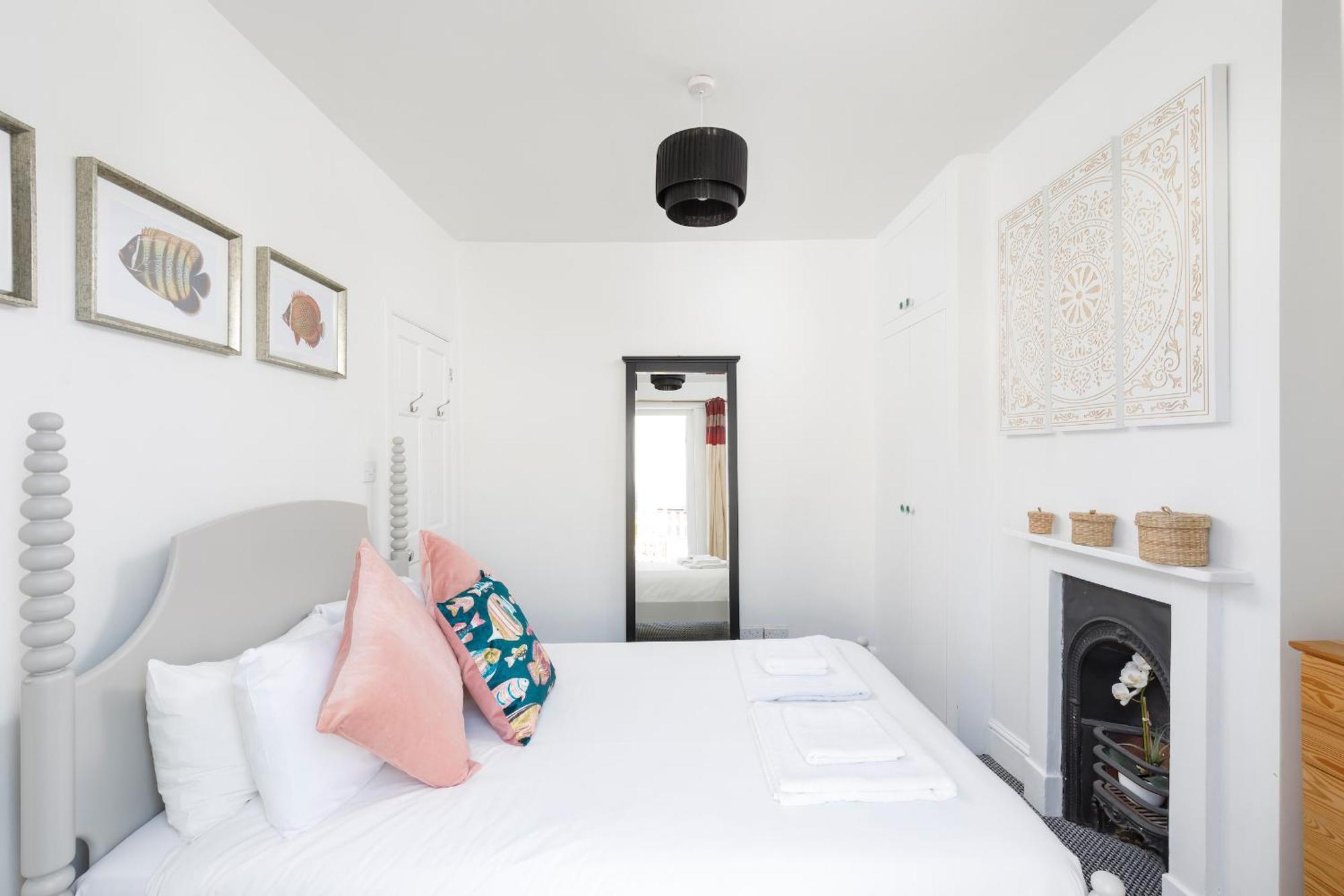 Trendy 1 Bed Flat With Roof Terrace Apartment