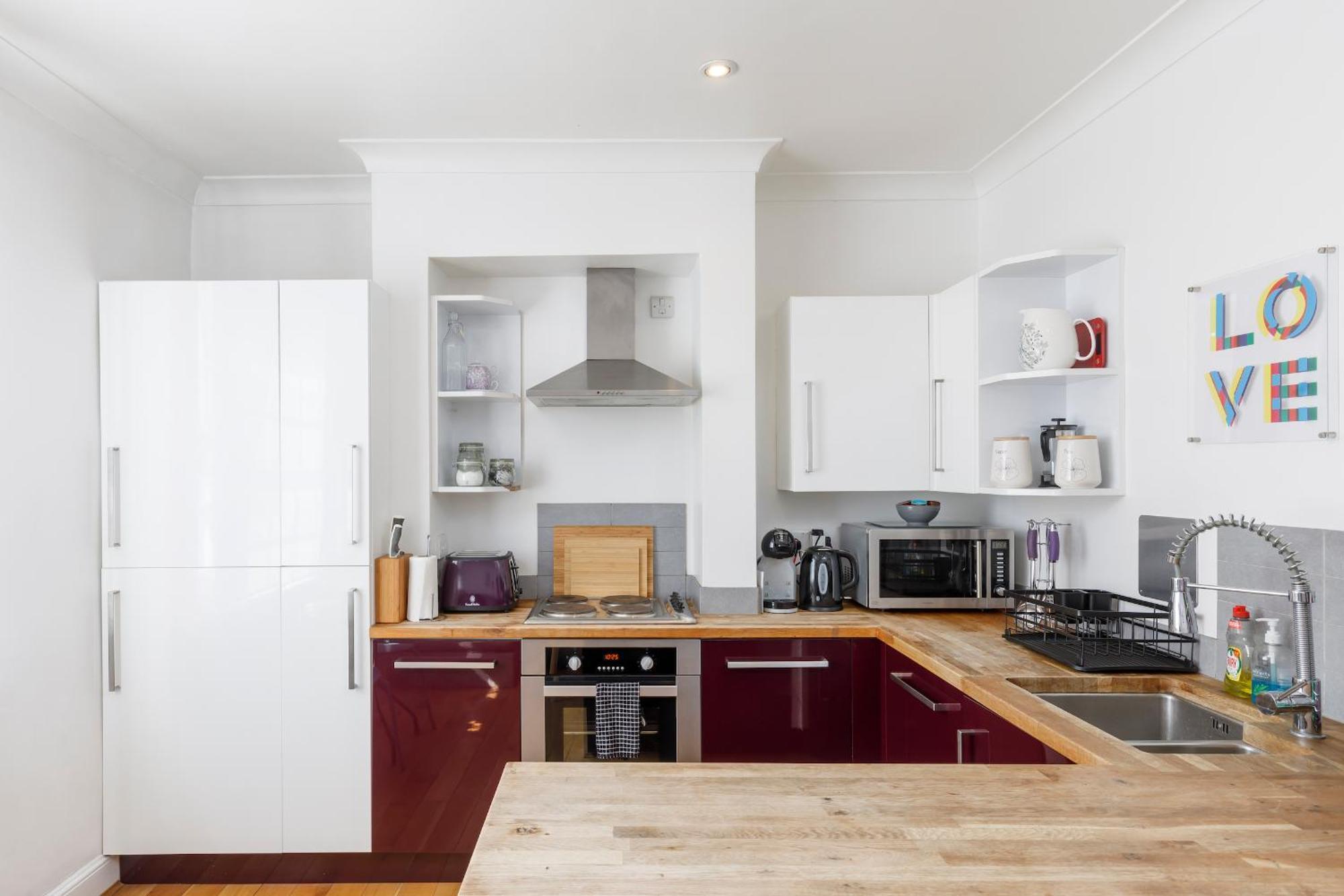 Trendy 1 Bed Flat With Roof Terrace Apartment *